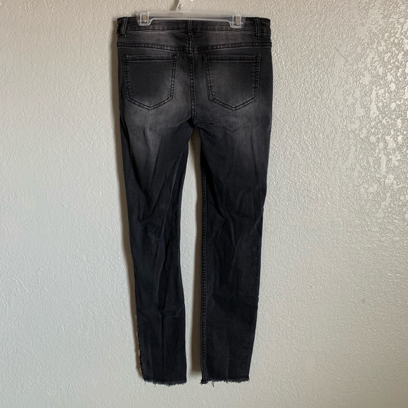 Romeo & Juliet Couture Skinny Jeans - Picture 2 of 3